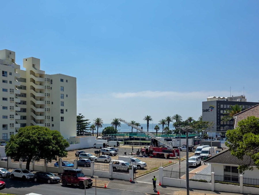 2 Bedroom Property for Sale in Sea Point Western Cape